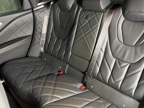 BMW XM 50e 350 kW (476 CV)