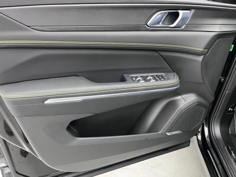 Lynk & Co 01 More PEHV