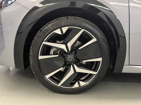 Peugeot 208 GT HYBRID 136 eDCS6