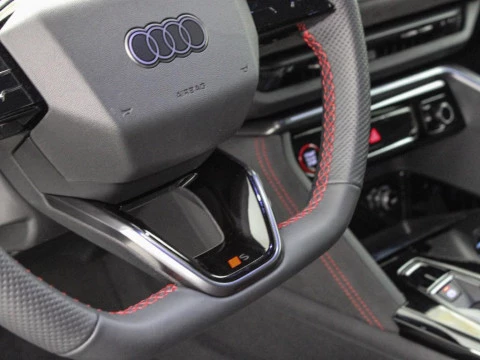 Audi Q5 2.0 E-HYBRID 220KW BLACK LINE S TR QUAT 299 5P