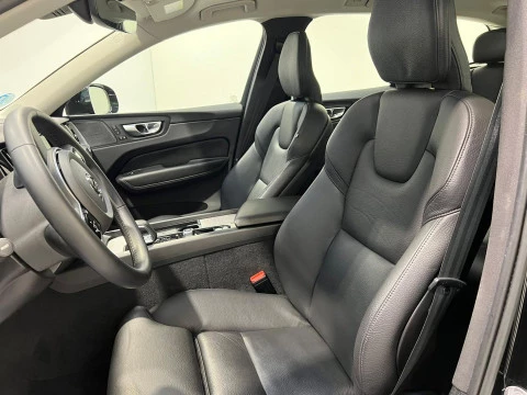 Volvo XC60 2.0 B4 D Momentum Auto