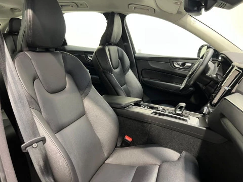 Volvo XC60 2.0 B4 D Momentum Auto
