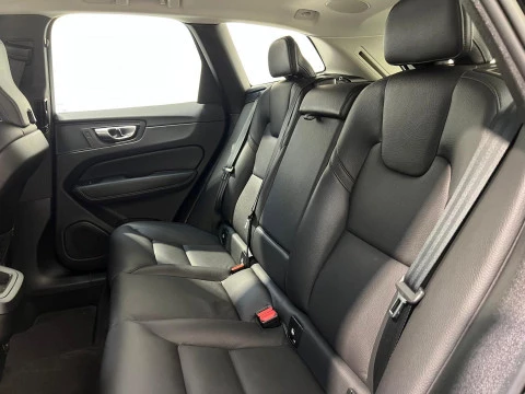 Volvo XC60 2.0 B4 D Momentum Auto