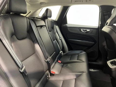 Volvo XC60 2.0 B4 D Momentum Auto