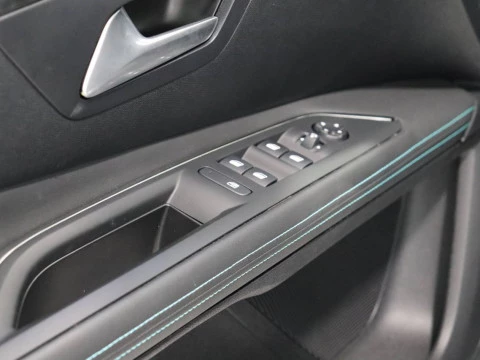 Peugeot 3008 Hybrid 180 e-EAT8 Allure Pack