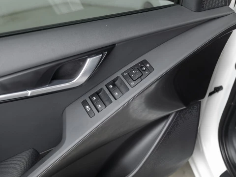 Kia Niro 1.6 GDi HEV 104kW (141CV) Drive Kia Niro 1.6 GDi HEV 104kW (141CV) Drive