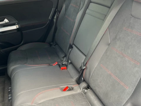 Mercedes-Benz GLB  200 d