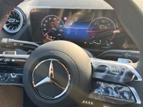 Mercedes-Benz GLA  200 d
