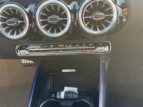 Mercedes-Benz GLA  200 d