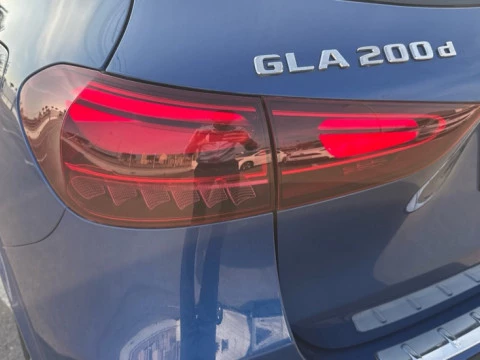 Mercedes-Benz GLA  200 d