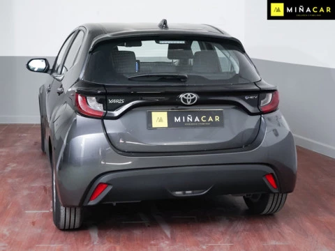 Toyota Yaris 1.5 120H Business Plus