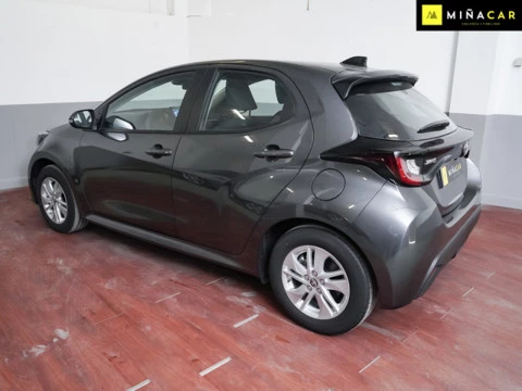 Toyota Yaris 1.5 120H Business Plus