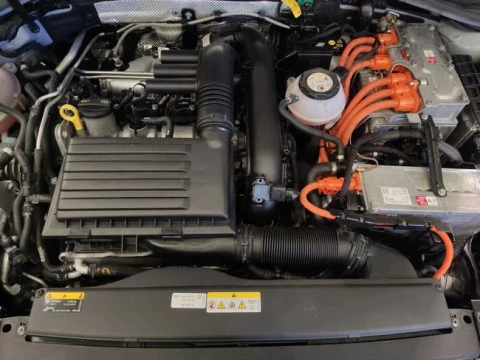 Volkswagen Passat Variant GTE 1.4 TSI e-Power 115kW + 85kW