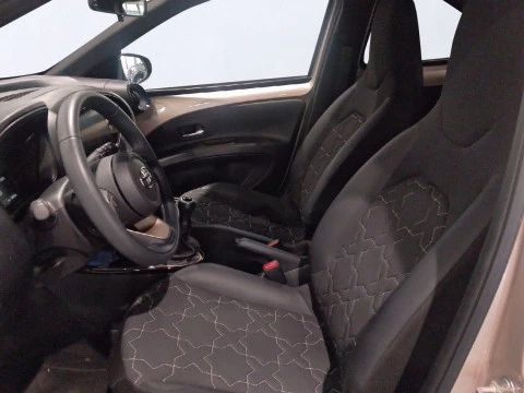 Toyota Aygo X Cross  Play