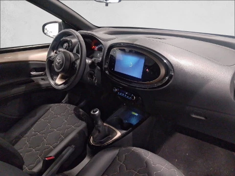 Toyota Aygo X Cross  Play