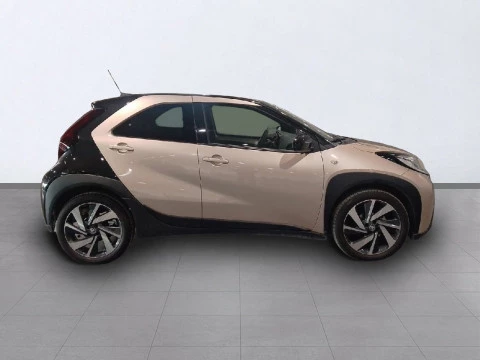 Toyota Aygo X Cross  Play