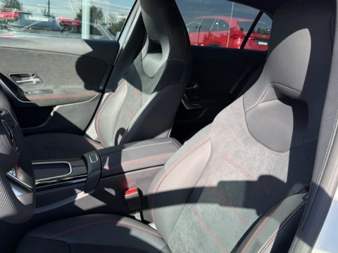 Mercedes-Benz Clase A  250 e Compacto con tecnología híbrida