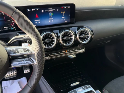 Mercedes-Benz Clase A  250 e Compacto con tecnología híbrida
