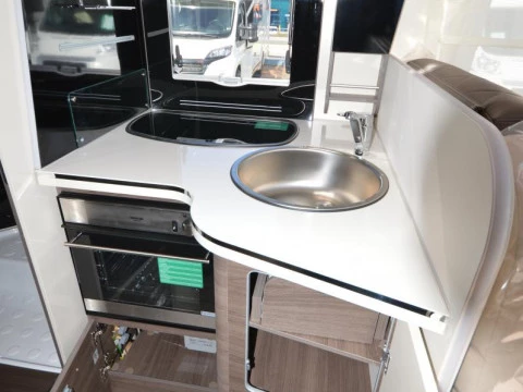 MCLOUIS NEVIS NEVIS 879