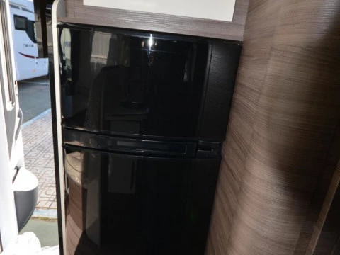 MCLOUIS NEVIS NEVIS 879