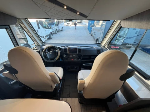 MCLOUIS NEVIS NEVIS 879