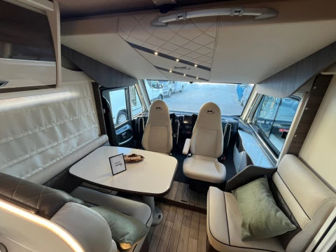 MCLOUIS NEVIS NEVIS 879