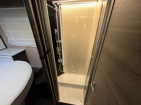 MCLOUIS NEVIS NEVIS 879