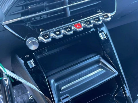 Peugeot 2008 Allure Gasolina 100 S&S 6 Vel. MAN