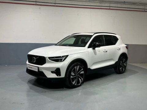 Volvo XC40 Plus, B3 Mild Hybrid, Gasolina, Dark