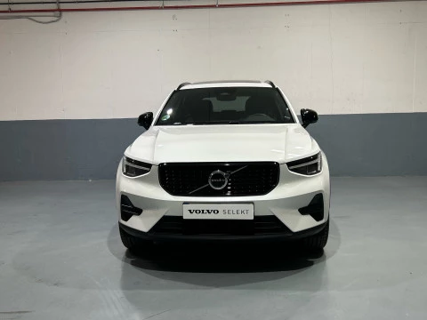 Volvo XC40 Plus, B3 Mild Hybrid, Gasolina, Dark