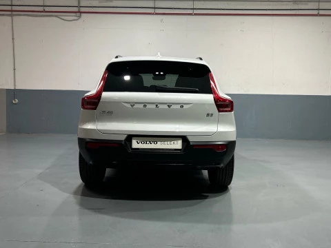 Volvo XC40 Plus, B3 Mild Hybrid, Gasolina, Dark