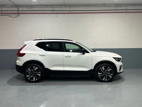Volvo XC40 Plus, B3 Mild Hybrid, Gasolina, Dark