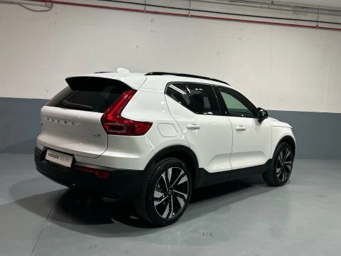 Volvo XC40 Plus, B3 Mild Hybrid, Gasolina, Dark