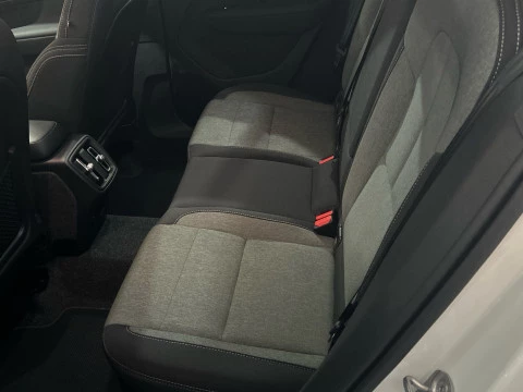 Volvo XC40 Plus, B3 Mild Hybrid, Gasolina, Dark