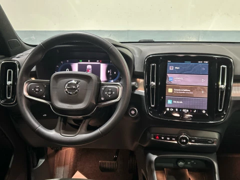 Volvo XC40 Plus, B3 Mild Hybrid, Gasolina, Dark