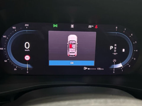 Volvo XC40 Plus, B3 Mild Hybrid, Gasolina, Dark