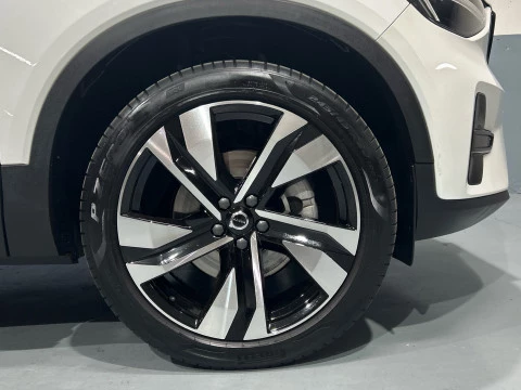 Volvo XC40 Plus, B3 Mild Hybrid, Gasolina, Dark