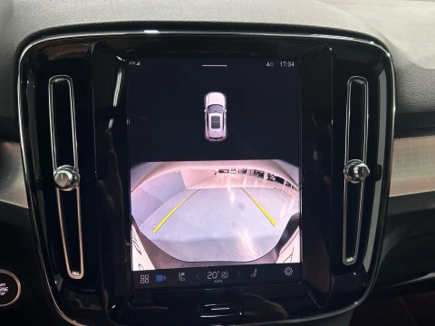 Volvo XC40 Plus, B3 Mild Hybrid, Gasolina, Dark