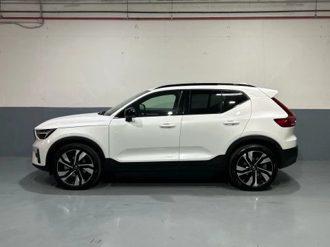 Volvo XC40 Plus, B3 Mild Hybrid, Gasolina, Dark