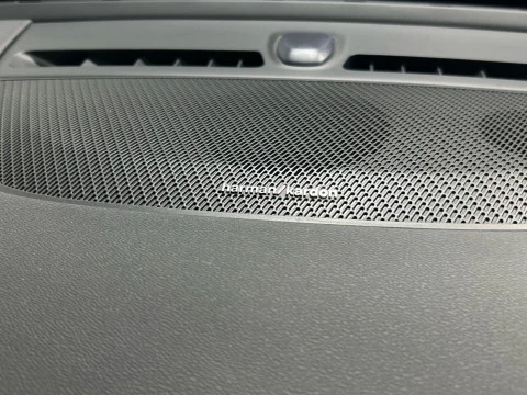 Volvo XC40 Plus, B3 Mild Hybrid, Gasolina, Dark