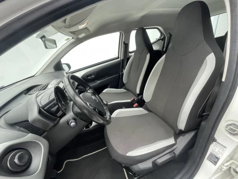 Toyota Aygo 1.0 70 x-play