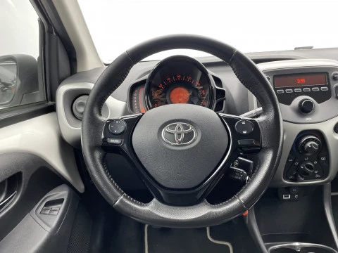 Toyota Aygo 1.0 70 x-play