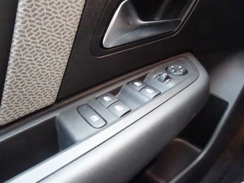 Citroën C4 X BlueHDi 130 SS EAT8 Shine