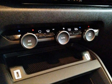 Citroën C4 Hybrid 145 Business Edition e-DCS6 107 kW (145 CV)