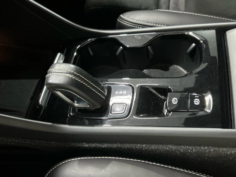 Volvo XC40 1.5 T3 R-DESIGN 163 5P