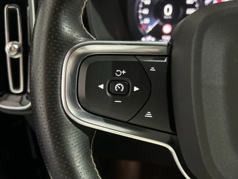 Volvo XC40 1.5 T3 R-DESIGN 163 5P