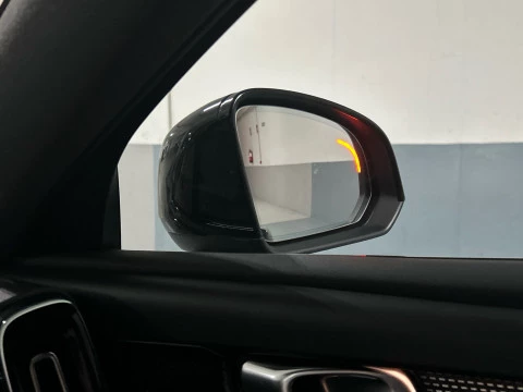 Volvo XC40 1.5 T3 R-DESIGN 163 5P