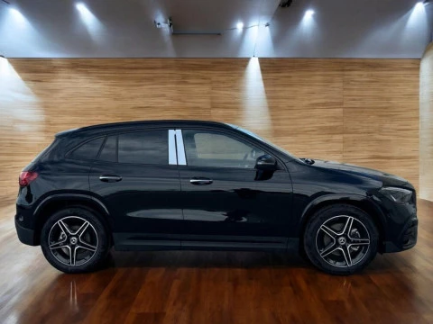 Mercedes-Benz GLA  200 D