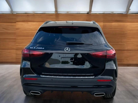 Mercedes-Benz GLA  200 D