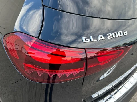 Mercedes-Benz GLA  200 D